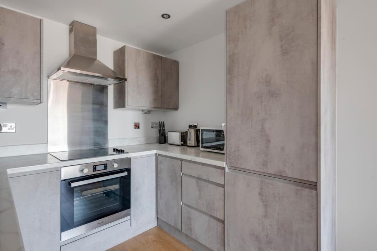 Spacious 1 Bedroom Apartment In A Converted Mill Leeds  Ngoại thất bức ảnh