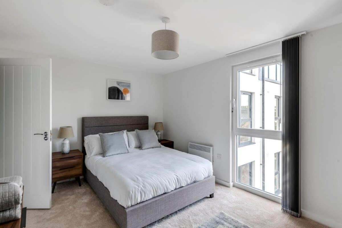 Spacious 1 Bedroom Apartment In A Converted Mill Leeds  Ngoại thất bức ảnh