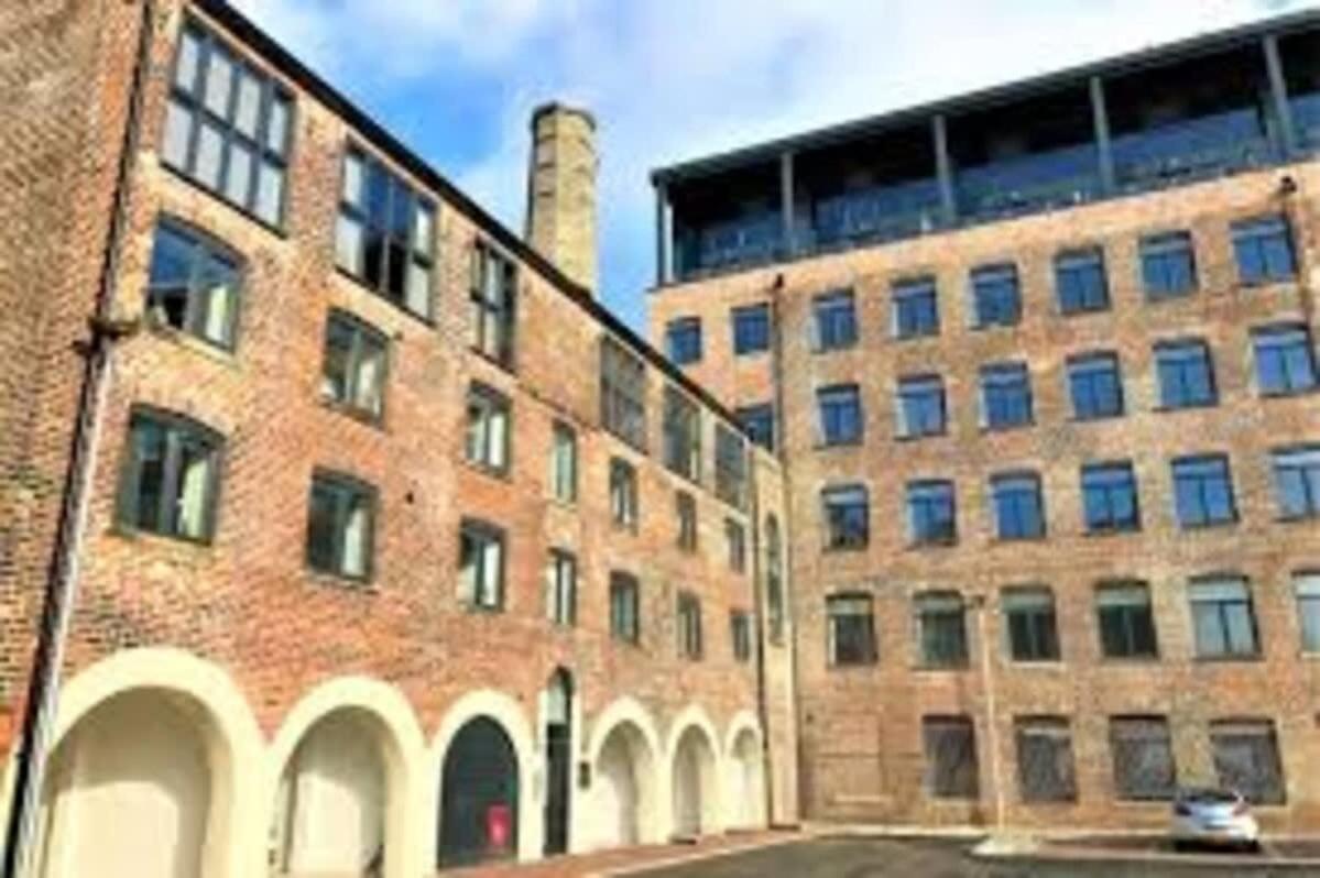 Spacious 1 Bedroom Apartment In A Converted Mill Leeds  Ngoại thất bức ảnh