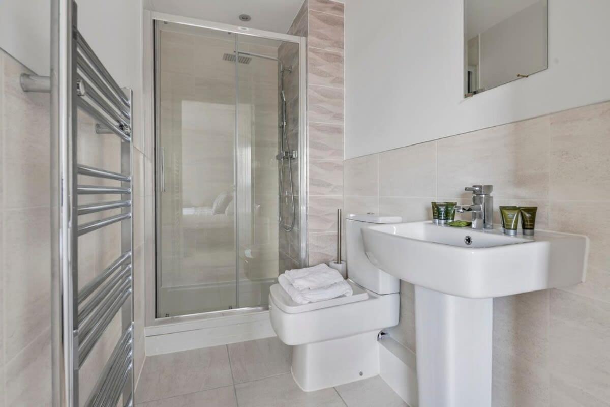 Spacious 1 Bedroom Apartment In A Converted Mill Leeds  Ngoại thất bức ảnh