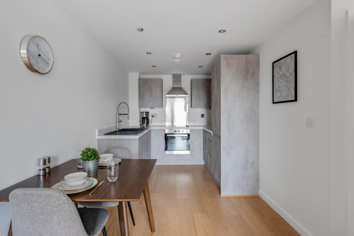 Spacious 1 Bedroom Apartment In A Converted Mill Leeds  Ngoại thất bức ảnh